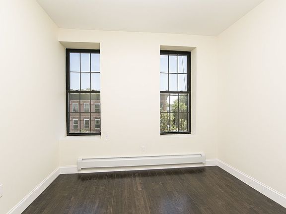 3rd image of 406 Tompkins Ave APT 4R