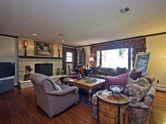 2nd image of 840 Breezy Oaks Dr