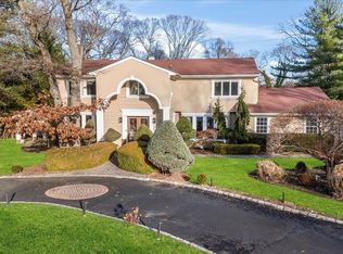 10 Faulkner Ln, Dix Hills, NY 11746