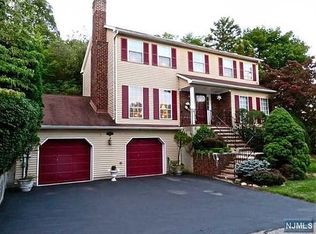 11 Tomahawk Dr, Wayne, NJ 07470