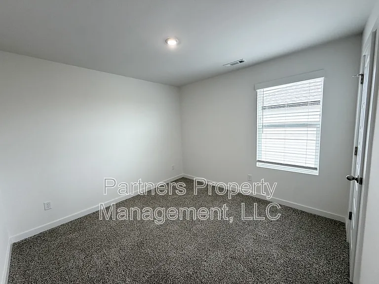 537 S Neon Ave — Photo 22