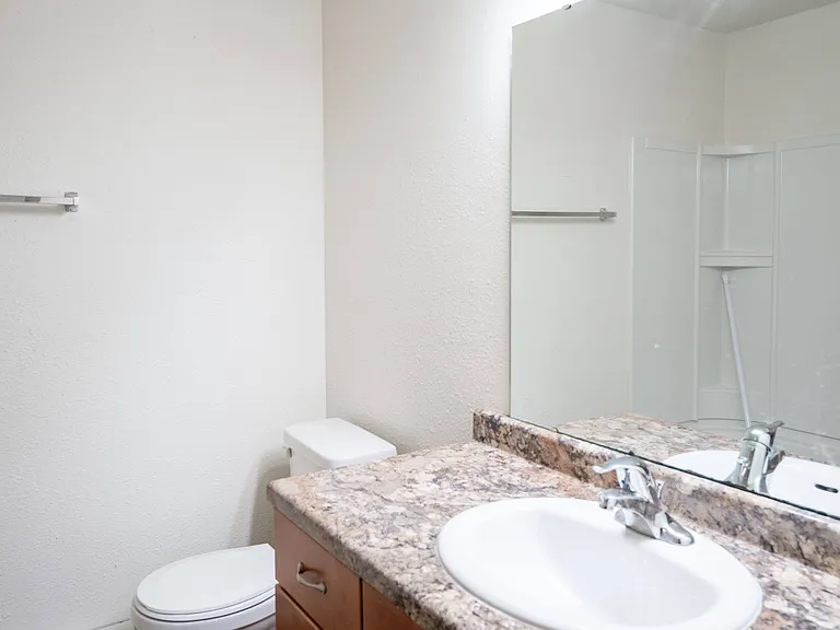 Fargo, ND Kennedy Apartments | 32A | Bathroom