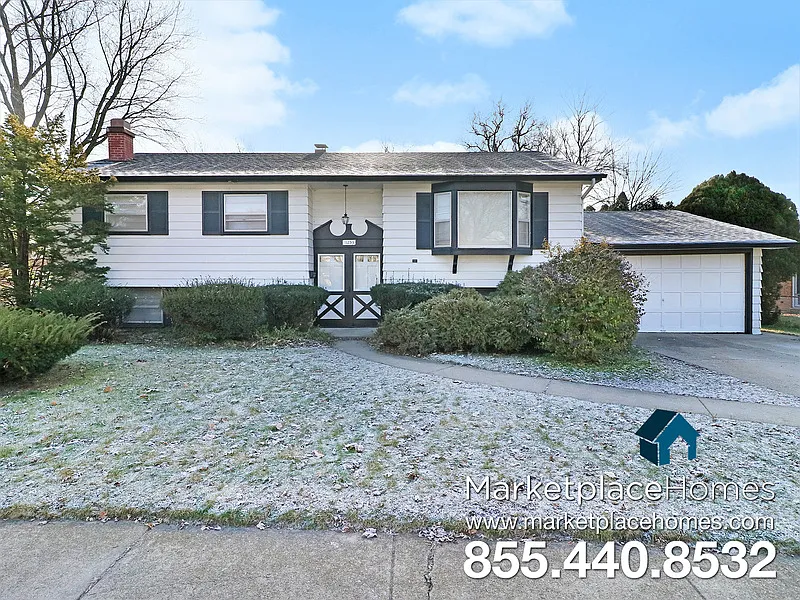 1253 E 156th St photo 1
