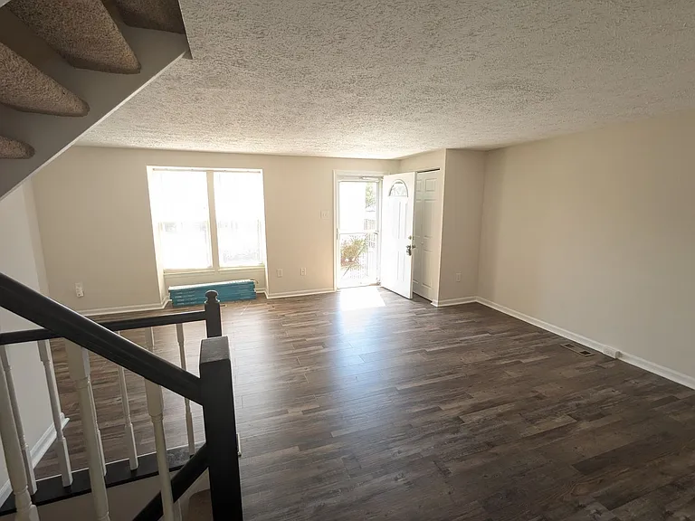 1390 David Ln — Photo 7