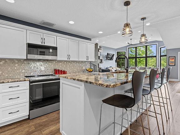 5th image of 2227 Turnberry Ln