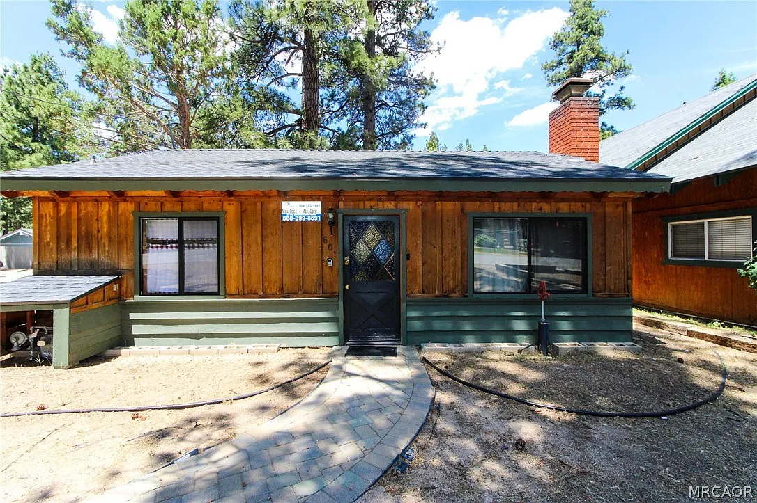 2 bed, 1.0 bath, 720 sqft, $1,600 — Photo 1