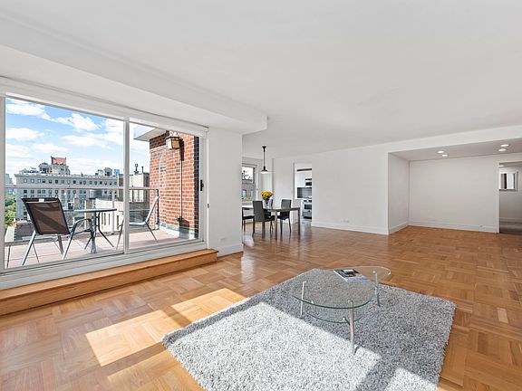 3rd image of 139 E 63rd St APT 15-B