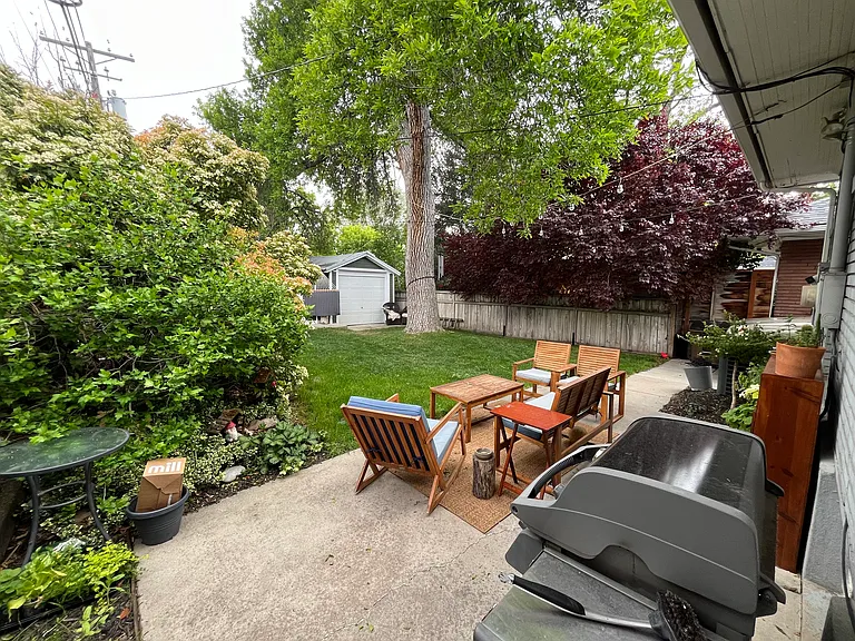 1064 E Hollywood Ave — Photo 15