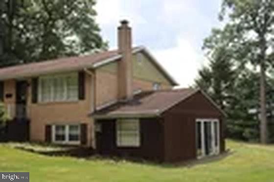 3rd image of 1813 Martin Dr