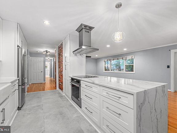 2nd image of 5206 Ninian Ave