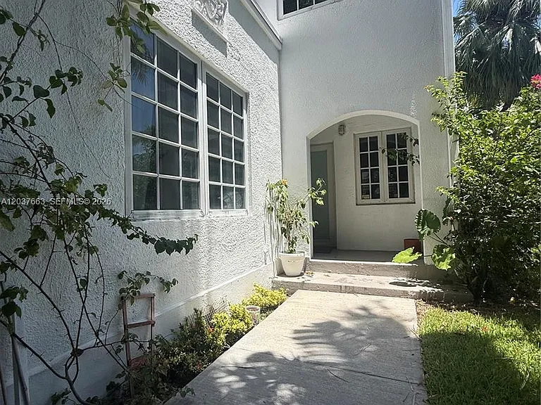 912 Euclid Ave #2 — Photo 4