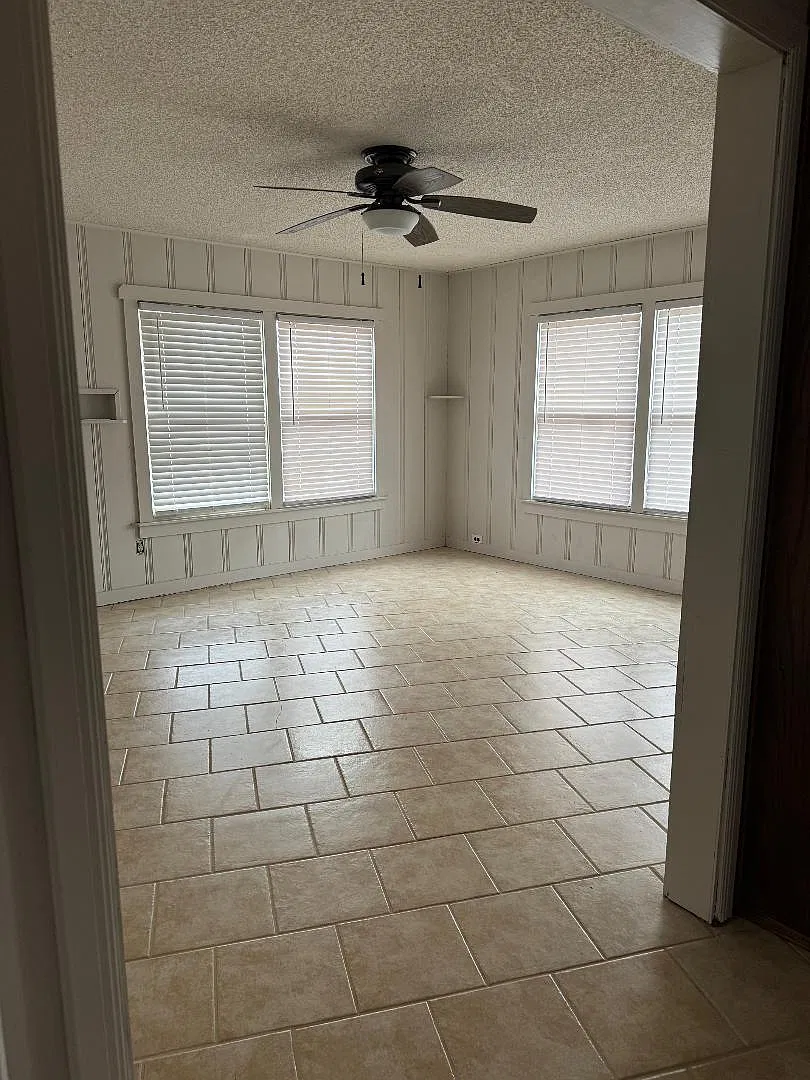 2 bed, 1000 sqft, $1,550 — Photo 4