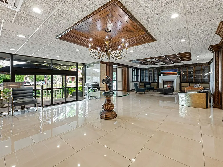 The Apartments at Hotel Phillips — Photo 1