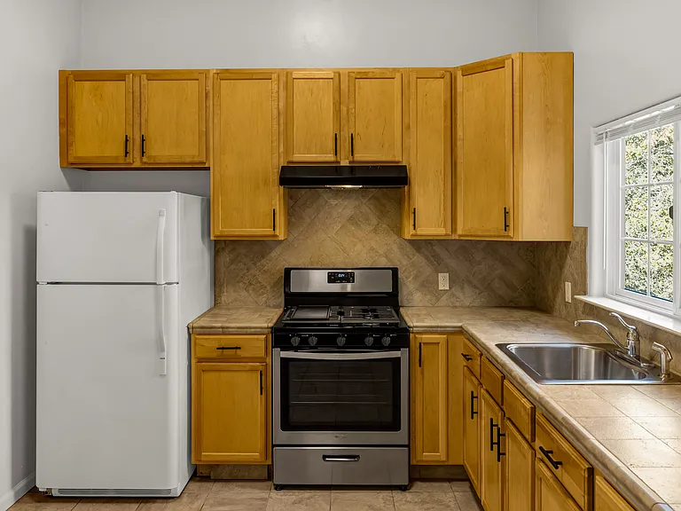 414 Larkin St #17 — Photo 8