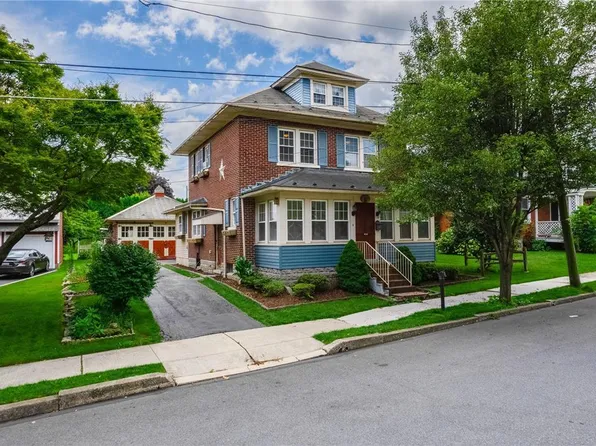 128 E Prospect St, Nazareth, PA 18064