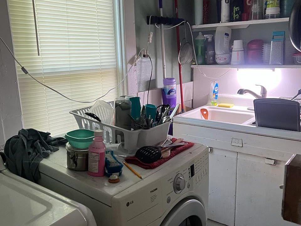 1st image of 22 Thompson St #2