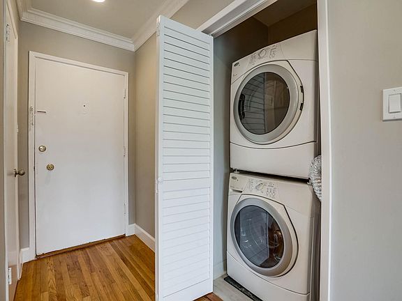 3rd image of 1211 N Detroit St #21