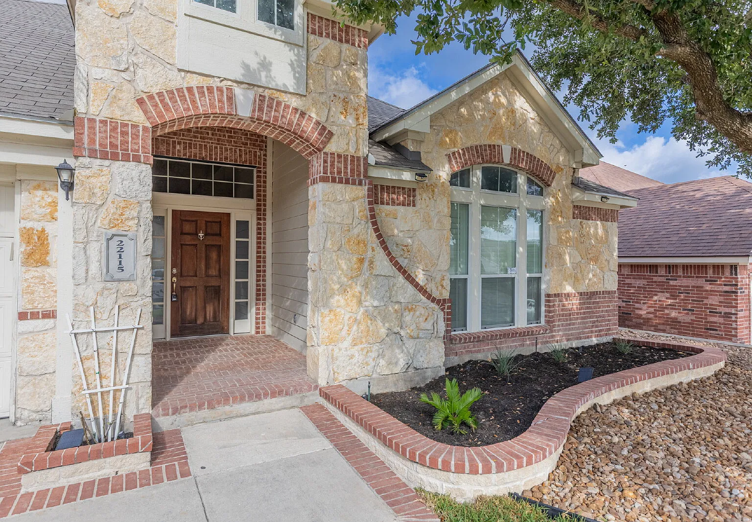 3 bed, 2.0 bath, 2267 sqft, $2,500 — Photo 4