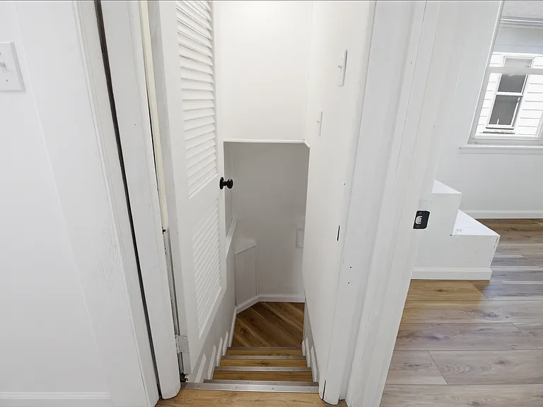 975 Washburn St — Photo 18