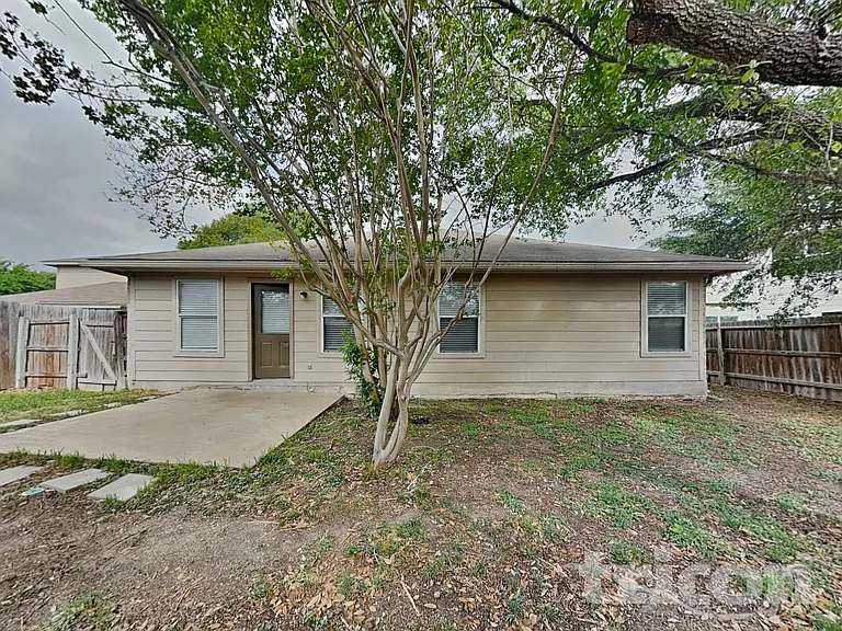 352 Meadow Park — Photo 13
