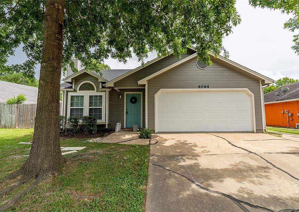 1st image of 4044 N Cambray Dr