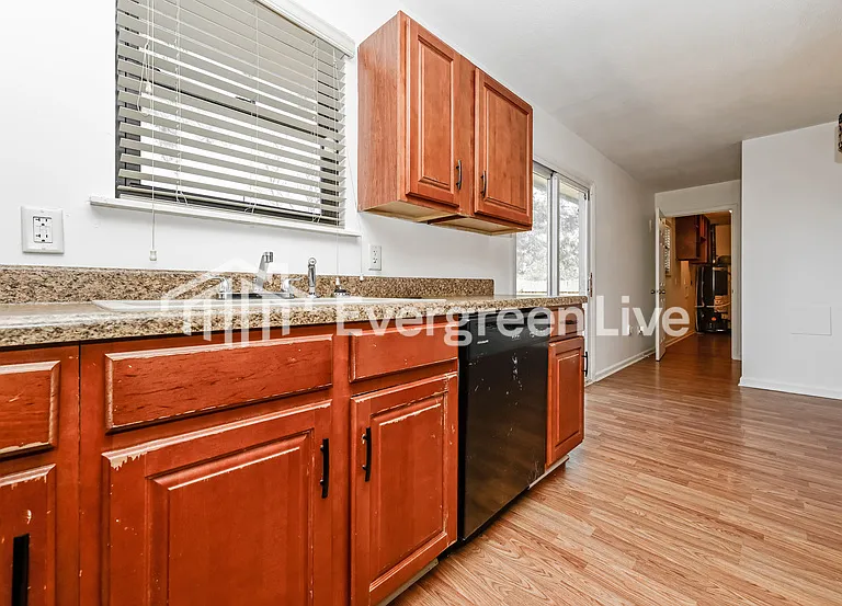 165 Thurman St — Photo 7