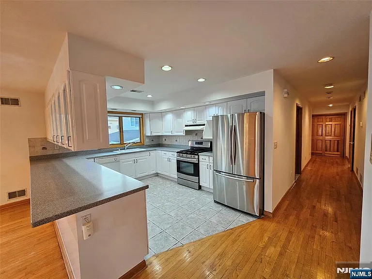120 Johnson Ave — Photo 22