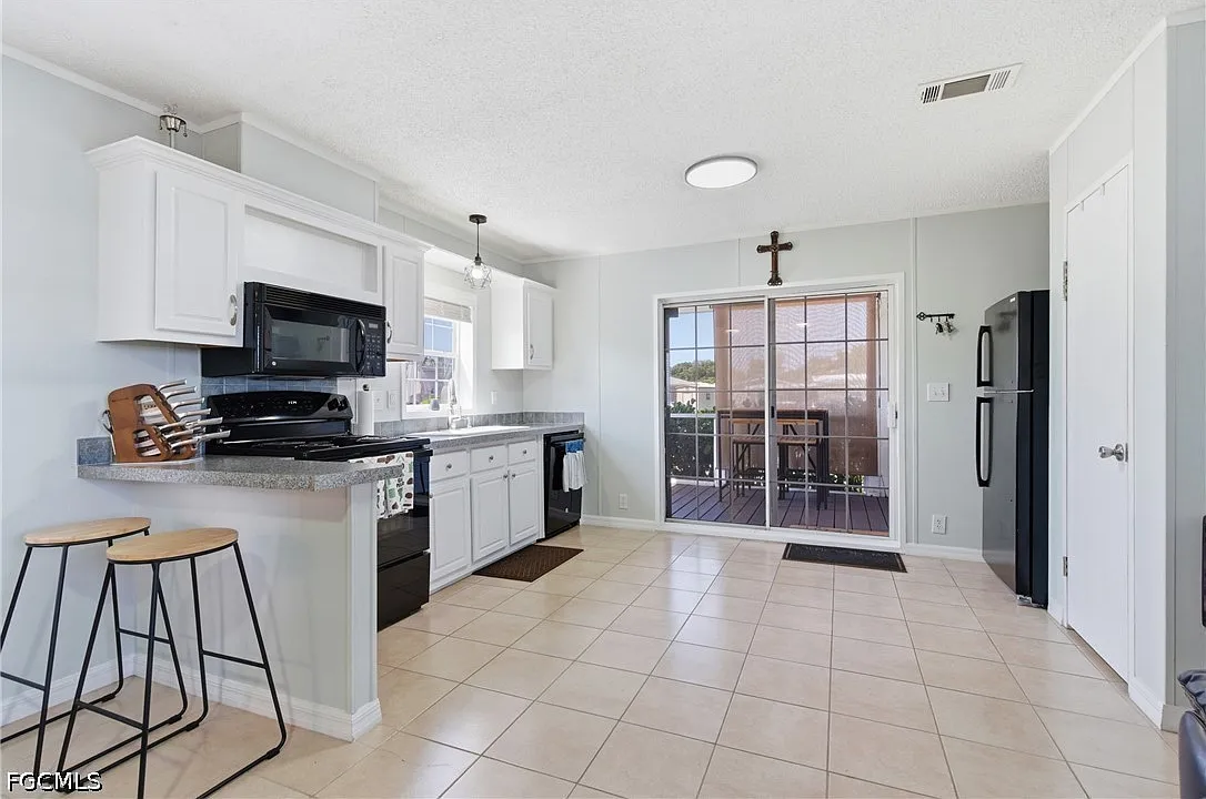 2 bed, 1.0 bath, 752 sqft, $2,200 — Photo 2