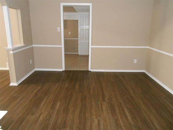 2nd image of 1820 Lakeside Dr
