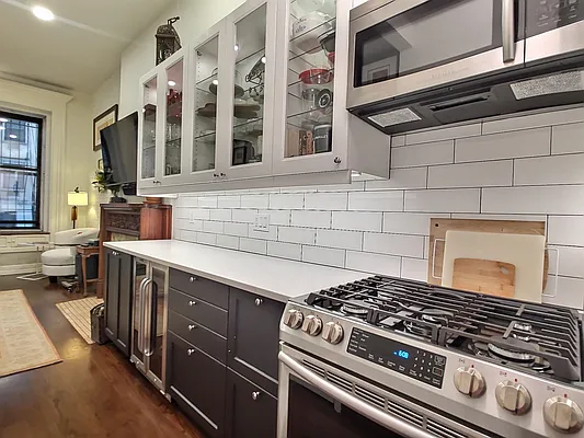 Sold by Real Broker NY LLC | media 9