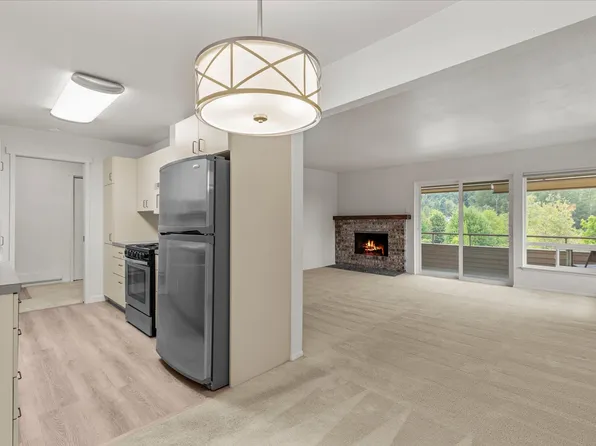 3239 80th Ave SE APT 402, Mercer Island, WA 98040