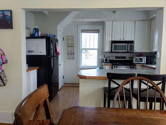 4th image of 813 Brother St