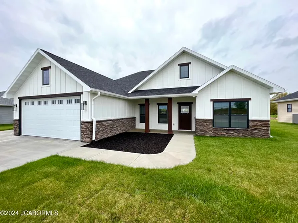 2475 Greenside Dr, Boonville, MO 65233