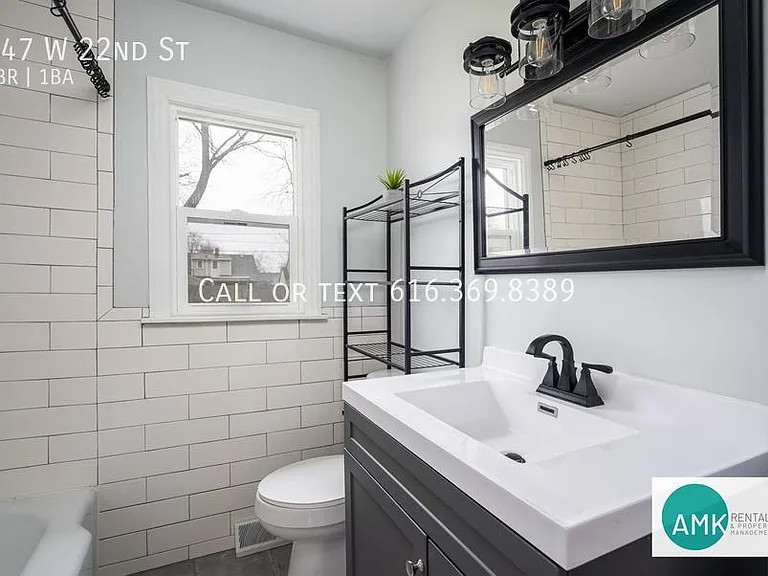 247 W 22nd St — Photo 17