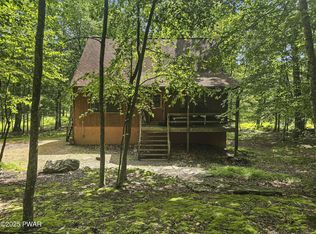 373 S Hummingbird Trl, Bushkill, PA 18324