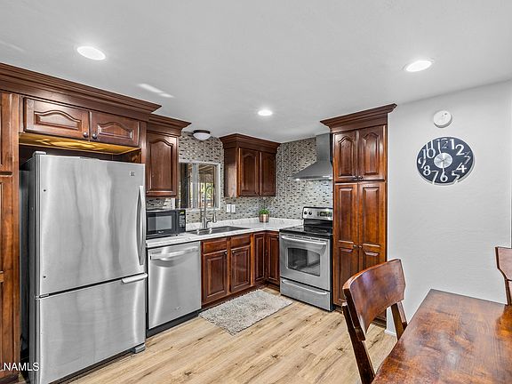 2nd image of 445 E Oak Dr