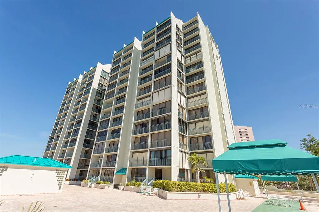 2 bed, 2.0 bath, 1364 sqft, $3,750 — Photo 4