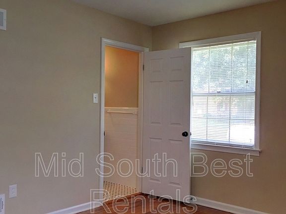 5th image of 3182 Beauchamp Dr
