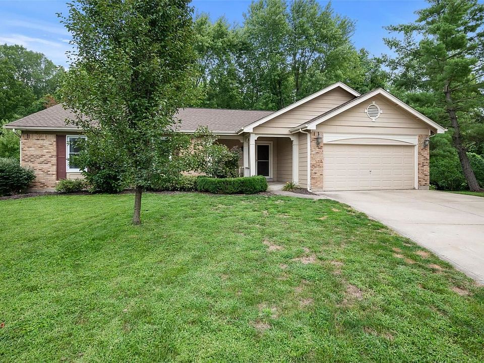 1st image of 14 Fox Moor Ct