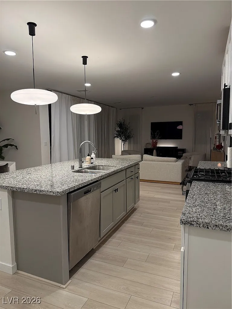 4 bed, 3.0 bath, 2439 sqft, $2,800 — Photo 4