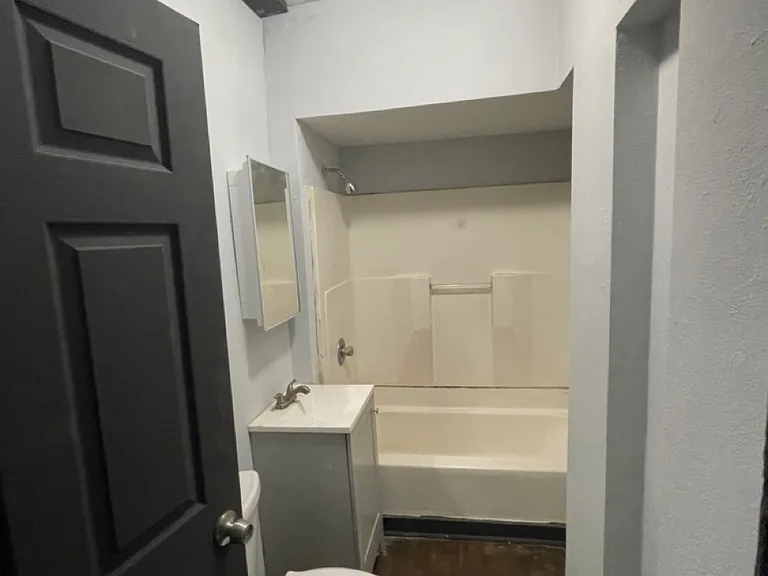 1209 N Main St — Photo 9