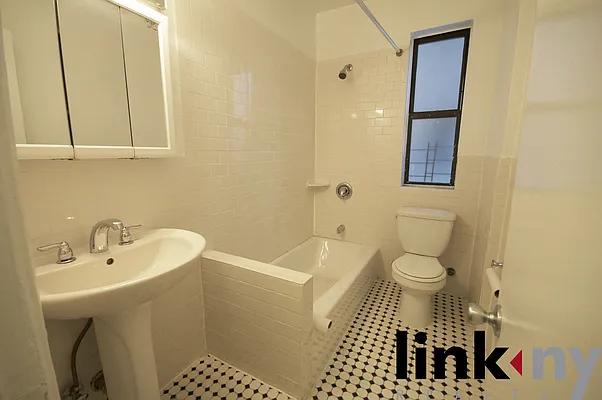 Rented by Link NY Realty | media 9