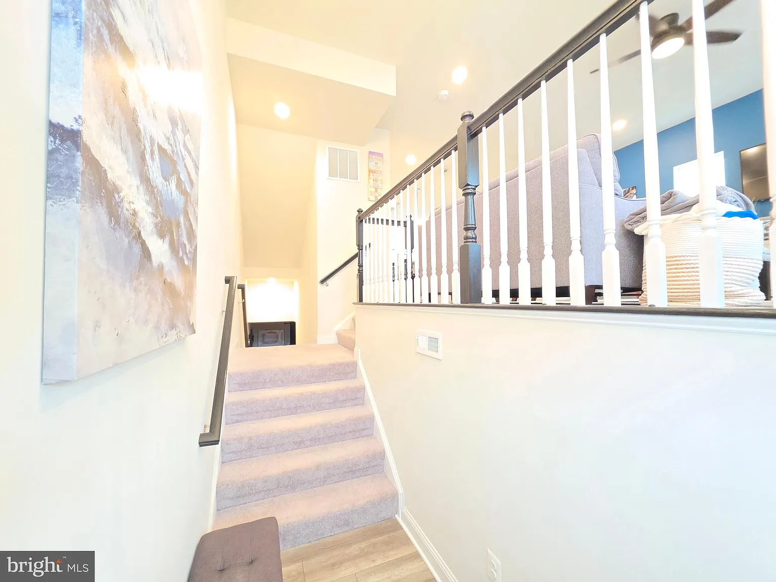 3 bed, 3.5 bath, 2400 sqft, $2,500 — Photo 2