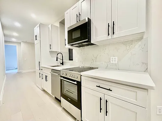 Rented by HOLTON REAL ESTATE INC. | media 12