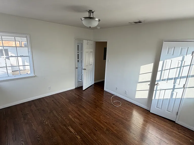 Large bedroom #2