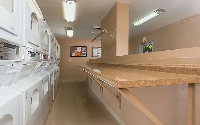 Maguire Hill Apartments — Photo 11