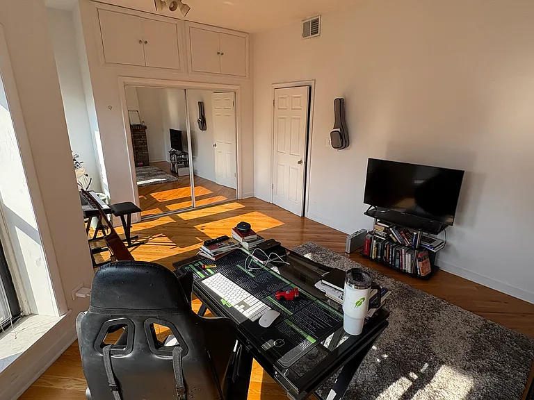 311 S Halsted St #5 — Photo 10
