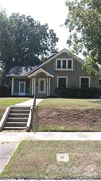1st image of 320 W 11th Ave