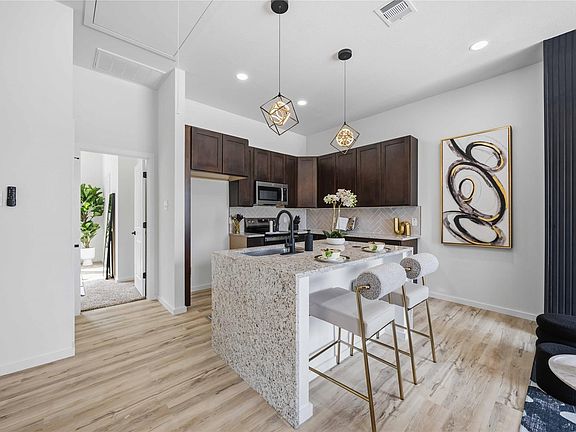 4th image of 902 Ringold St #B