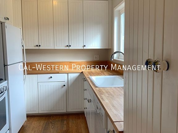 3rd image of 2368 Kenwood Ave